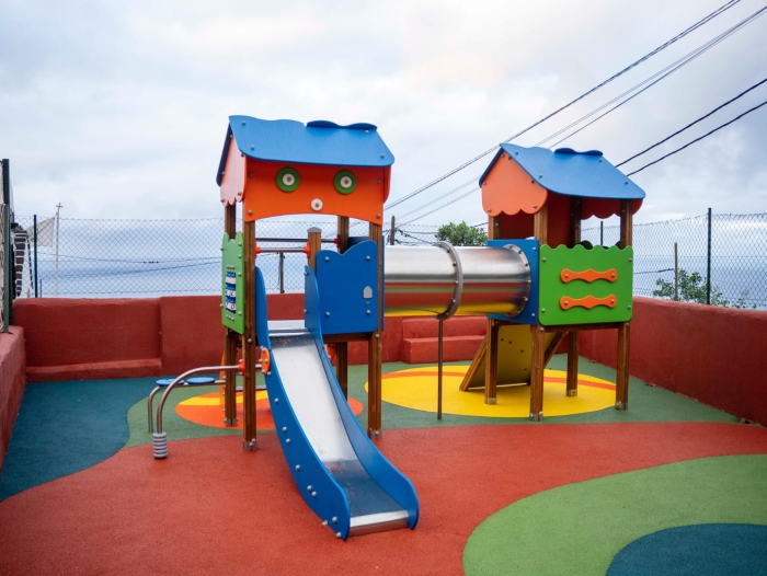 El Ayuntamiento remodela el parque infantil de Sabinosa con una inversión de 23.517,52 euros